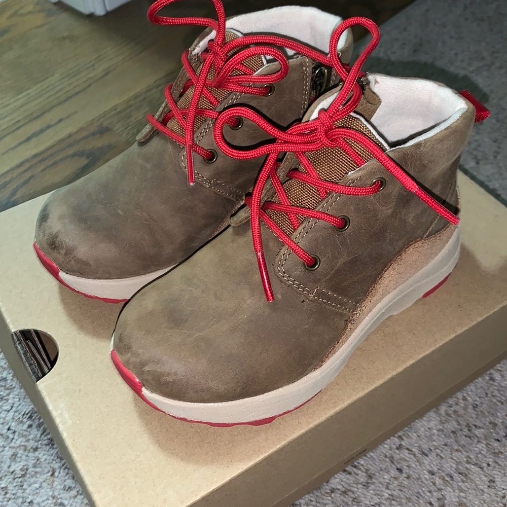 New Ugg boots toddler boy